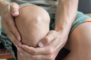 Особенности лечения болей в коленных суставах