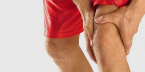 У мужчины болит колено сбоку изнутри - первая помощь