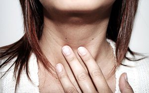 Причины возникновения комка в горле при остеохондрозе