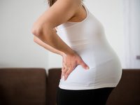 Болит спина во время беременности