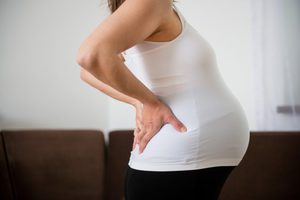 Болит спина во время беременности 