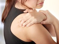 Почему болит плечевой сустав
