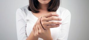 Воспаление суставов на пальцах рук - методы домашнего лечения