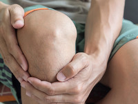 Особенности лечения болей в коленных суставах
