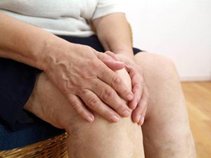 Описание симптомов заболевания суставов колен